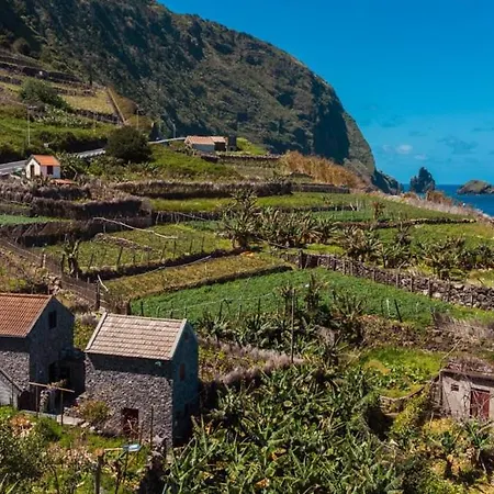 Alpstuga Guestready - Magical Refuge In Madeira Seixal (Madeira)